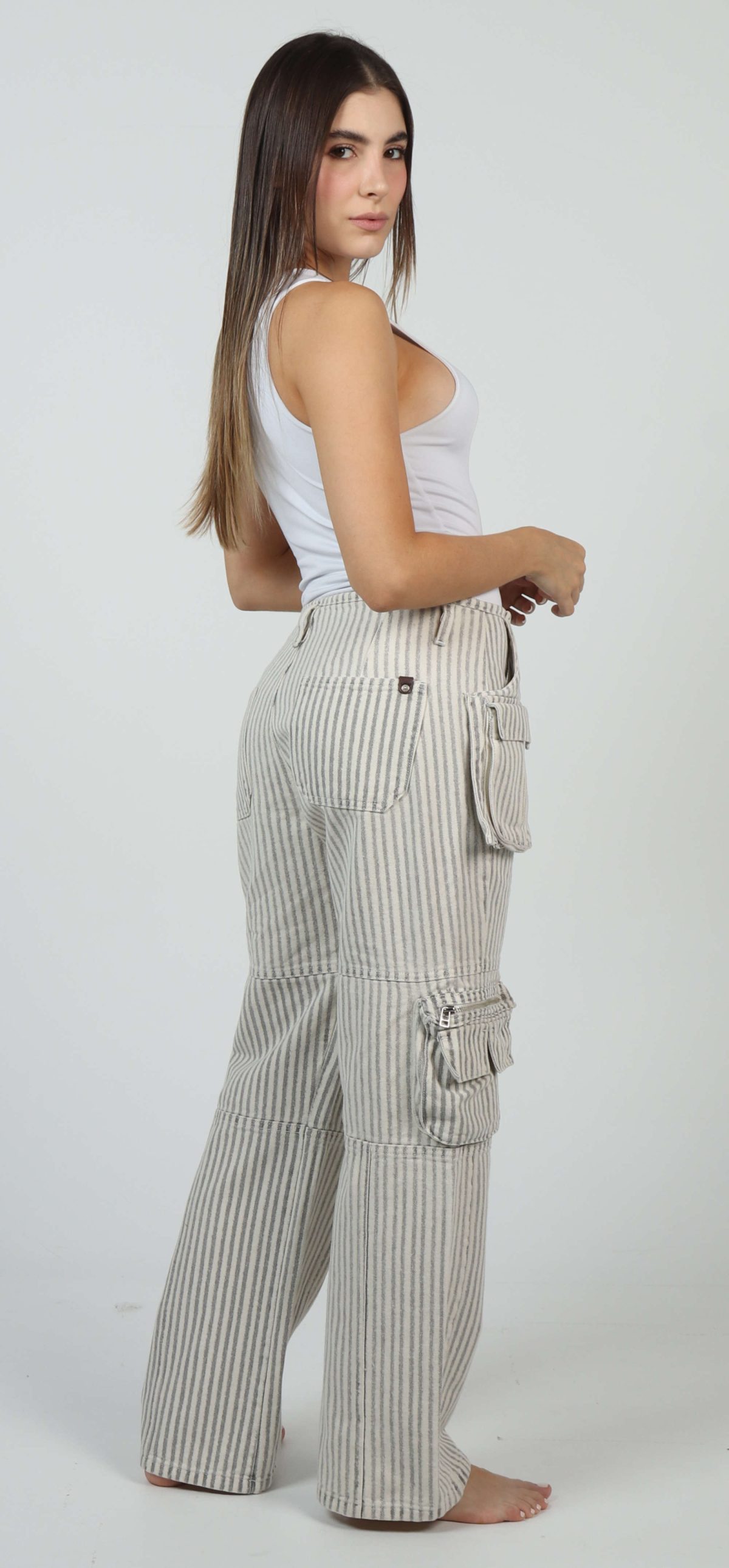 Jean Femenino Straight Cargo Fit en Rayas - Imagen 3