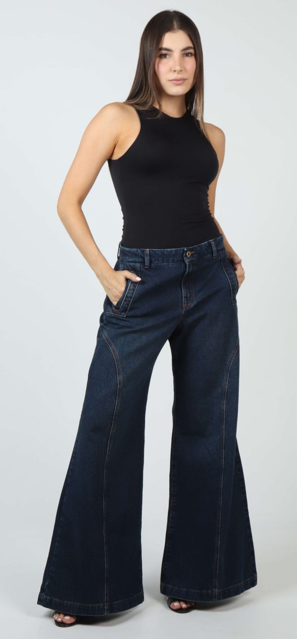 Jean Femenino Wide Leg Cortes y Bolsillos con Ribete Azul