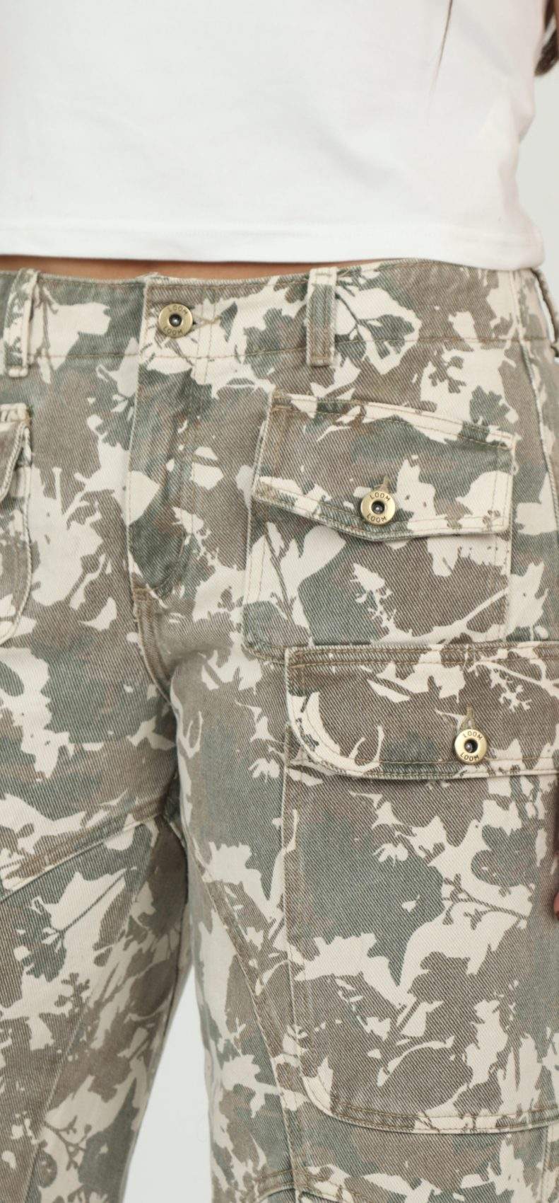 Jean Wide Leg Tiro Bajo Cargo Estampado Camuflado Marfil Impacto Moda Femenino - Imagen 5
