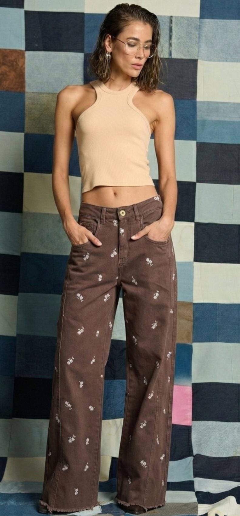 Jean Wide Leg Tiro Bajo Mocca Bordado Flores Cafe Impacto Moda Femenino